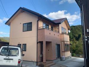 周南市で外壁と屋根の塗装、屋根材のヒビ・破損を補修して塗り替え