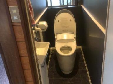 周南市のトイレリフォームで温水洗浄便座に交換