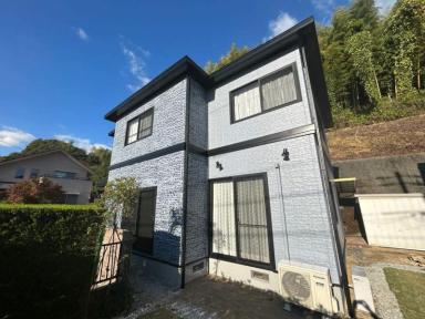下松市で外壁塗装・屋根カバー工事、外壁のダブルトーン塗装